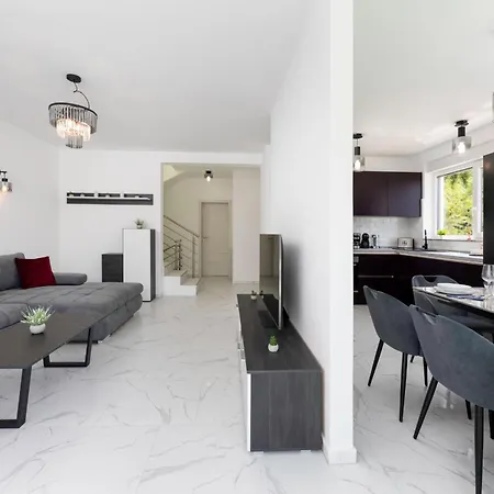 Vila Dolores By El-pi Tours