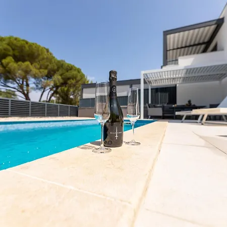 Dolores By El-pi Tours