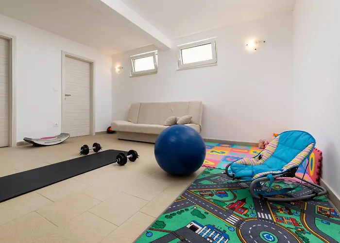 Dolores By El-pi Tours *